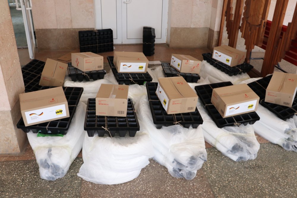 Парники та насіння для вразливих верств: у Березанській громаді відбулася видача агронаборів (фото)