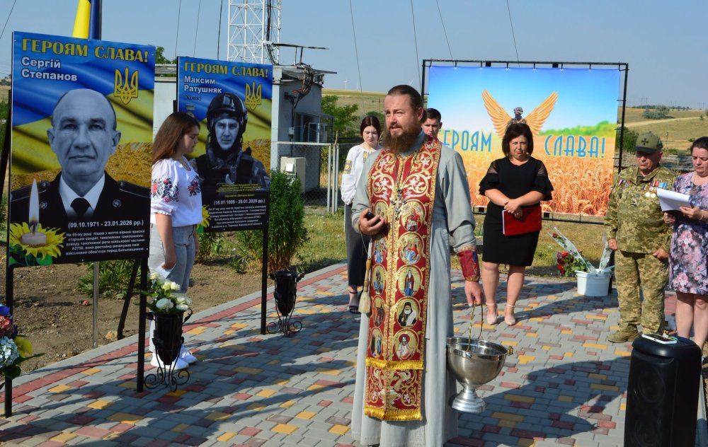 На Алеї Слави та Пам’яті у Дмитрівці відкрили дві нові світлини загиблих Захисників України (фото)